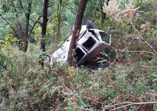 रुद्रप्रयाग में दर्दनाक सड़क हादसा: भीरी-ककोला मार्ग पर 250 मीटर गहरी खाई में गिरी कार, तीन युवकों की मौत