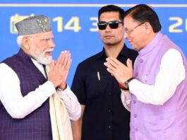 देहरादून में पीएम मोदी का पहाड़ी अंदाज: ब्रह्मकमल टोपी और गढ़वाली-कुमाऊंनी भाषा से जीता दिल, सीएम धामी की जमकर तारीफ
