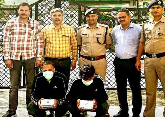 उत्तराखंड STF का कश्मीर में बड़ा ऑपरेशन: देशभर में सक्रिय साइबर ठगी गिरोह का पर्दाफाश, दो आरोपी गिरफ्तार