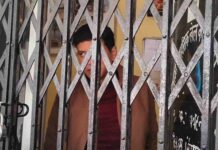 टिहरी गढ़वाल: एडीबी कार्यों में लापरवाही पर भड़के व्यापारी, अधिकारियों को कमरे में बनाया बंधक