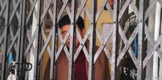 टिहरी गढ़वाल: एडीबी कार्यों में लापरवाही पर भड़के व्यापारी, अधिकारियों को कमरे में बनाया बंधक