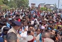 देहरादून में श्रमिकों का प्रदर्शन उग्र, दून-पांवटा हाईवे पर लगा जाम; पुलिस ने लाठी फटकार कर किया तितर-बितर