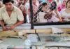 चारधाम यात्रा में अव्यवस्था: ऋषिकेश पंजीकरण काउंटरों पर भारी भीड़, यात्री ने तोड़ा टिकट काउंटर का शीशा