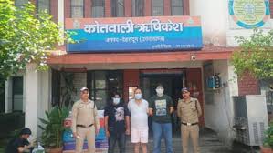 ऋषिकेश में रंगदारी मांगने वाले गिरोह का पर्दाफाश, पुलिस सेटिंग का डर दिखाकर कारोबारी से वसूले लाखों रुपये