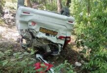 Road Accident: थल-मुनस्यारी सड़क पर दर्दनाक हादसा, टैक्सी 100 मीटर गहरी खाई में गिरी; बुजुर्ग की मौत, पांच घायल