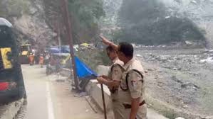 केदारनाथ यात्रा मार्ग पर बड़ा हादसा: सोनप्रयाग में हनुमान मंदिर के पास पहाड़ी से गिरे पत्थर, एक श्रद्धालु की मौत, दूसरा गंभीर घायल