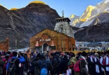 केदारनाथ धाम में संदिग्ध व्यक्ति पकड़ा गया, धारदार हथियार और खिलौना बंदूकें बरामद
