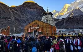 केदारनाथ धाम में संदिग्ध व्यक्ति पकड़ा गया, धारदार हथियार और खिलौना बंदूकें बरामद