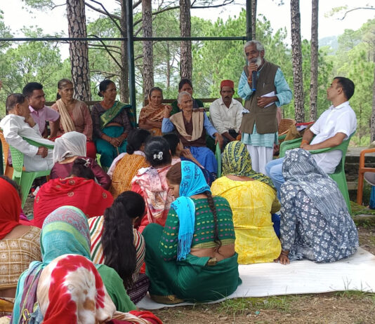 चिपको आंदोलन की धरती अदवाणी में पेड़ों को बांधें रक्षा सूत्र, महिलाओं ने लिया जंगल बचाने का संकल्प