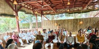 हिंदी दिवस पर लेखक गाँव की प्रकृति की पाठशाला में साहित्यकारों ने बिखेरे शब्द