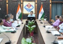 जल जीवन मिशन की लंबित योजनाओं को सर्वोच्च प्राथमिकता से पूरा करेंः डीएम
