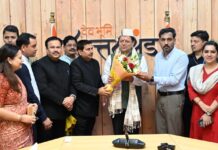 सीएम धामी के जन्मदिवस पर मुख्यमंत्री आवास में उमड़ा आत्मीयता का माहौल