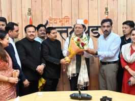 सीएम धामी के जन्मदिवस पर मुख्यमंत्री आवास में उमड़ा आत्मीयता का माहौल