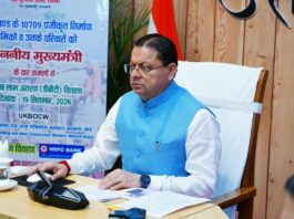 स्वास्थ्य जांच में बीमारी सामने आने वाले श्रमिकों के उपचार की भी व्यवस्था सुनिश्चित की जाएगीः सीएम