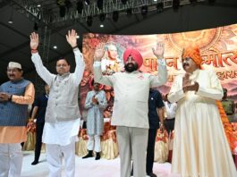 सीएम धामी शामिल हुए कैबिनेट मंत्री सतपाल महाराज के जन्मदिवस समारोह में