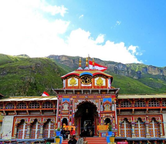 बद्रीनाथ में बना आस्था का नया कीर्तिमान, यात्री संख्या के सभी पुराने रिकॉर्ड टूटे