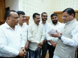 मुख्यमंत्री ने मुख्य सेवक सदन में प्रदेश के विभिन्न क्षेत्रों से आए लोगों की समस्याएं सुनीं