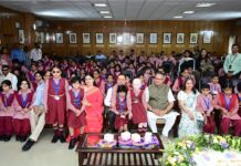 सीएम धामी ने दिव्यांग बच्चों के साथ मिलकर मनाया अपना जन्म दिन