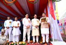 नवरात्रि के प्रथम दिवस पर ध्वजारोहण कर नौ दिवसीय मेले का उद्घाटन, सांस्कृतिक झांकियों का किया अवलोकन