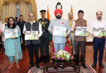 राज्यपाल ने ‘सेवा, समर्पण और नवाचार के पांच वर्ष’ कॉफी टेबल बुक का विमोचन किया