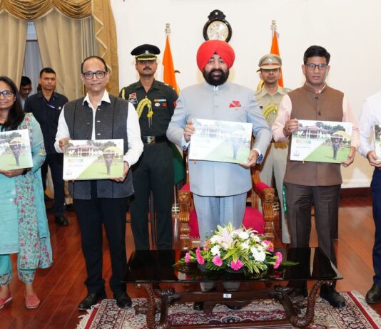 राज्यपाल ने ‘सेवा, समर्पण और नवाचार के पांच वर्ष’ कॉफी टेबल बुक का विमोचन किया