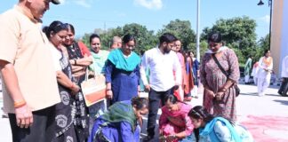 स्पीकर ऋतु खण्डूडी भूषण ने छात्राओं एवं भाजपा कार्यकर्ताओं के साथ बनाई आकर्षक रंगोलियां