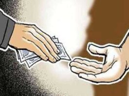 दस हजार की रिश्वत लेते रंगे हाथ महिला एएसआई गिरफ्तार